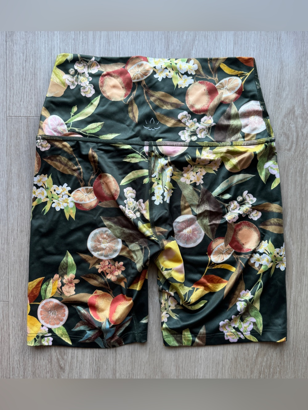 Beyond Yoga High-Waist Shorts Biker Shorts Floral Citrus Women’s